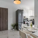 Artemis 1-bedroom In * ラルナカ