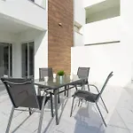アパート Artemis 1-bedroom In ラルナカ